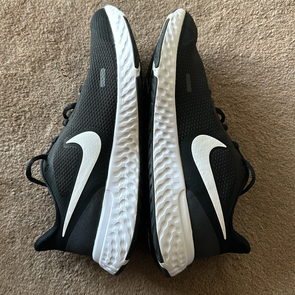 Nike Revolution Running Shoes - Picture 4 of 5